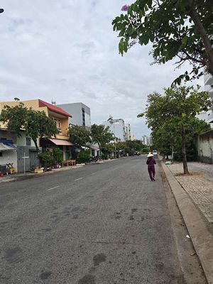 Phạm Văn Chí cash with 9 new houses like this