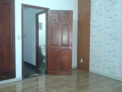 Two floors to the fourth floor, three bedrooms.