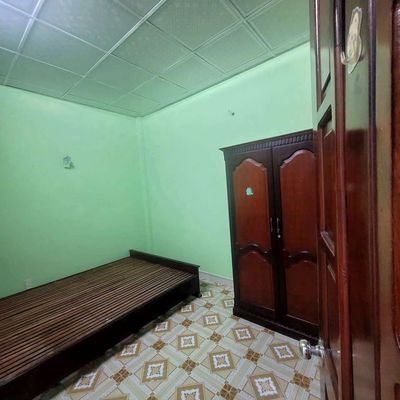 I'll rent the original house with furniture in the Fields Market.