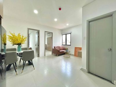Two bedrooms--the living room--the elevator-- the full seven-way 7--the Phú Nhuận.