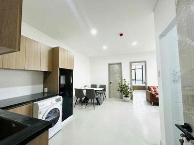 Two bedrooms--the living room--the elevator-- the full seven-way 7--the Phú Nhuận.