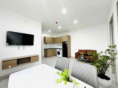 Two bedrooms--the living room--the elevator-- the full seven-way 7--the Phú Nhuận.