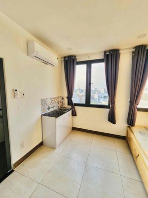 Elegant and elegant window studio