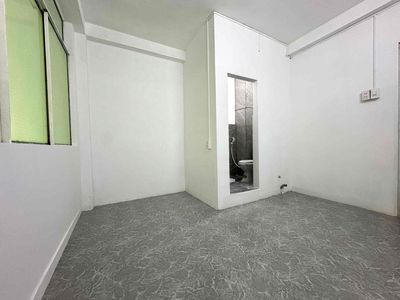 Let's rent out a room and move in.
