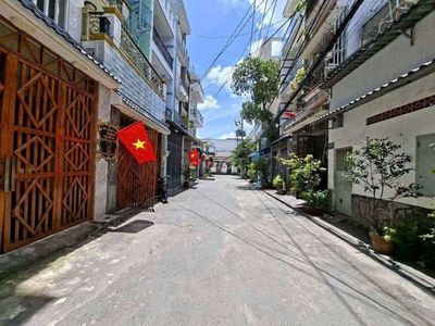 The rented house next to Shun Fa's church, Trần Xuân Soạn