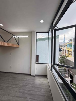 The apartment is open with a large, cool balcony near vlu, the Academy of Staff.