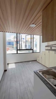 The apartment is open with a large, cool balcony near vlu, the Academy of Staff.