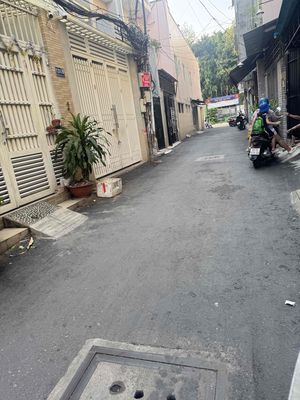 131 alley rented by Tân Hương - Tân Phú truckways clear the area of 4/14 meters 1
