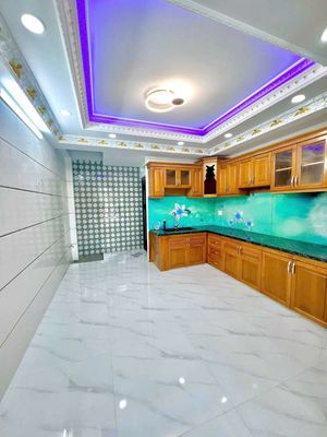 Nice place. 4 x 18 has 5 bedrooms. 5 toilets.