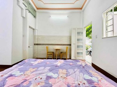 open university room - cool floor window - tableol right to the Adav