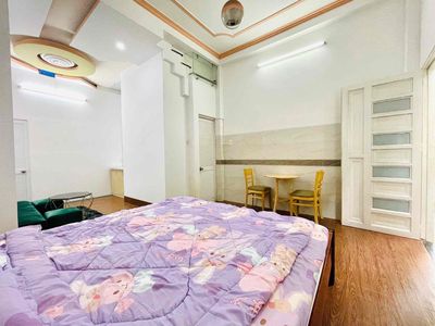open university room - cool floor window - tableol right to the Adav