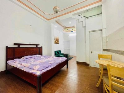 open university room - cool floor window - tableol right to the Adav