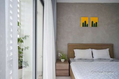 Rent right at the balcony studio 35 meters in Nguyễn Văn Đậu near the market.