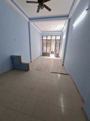 Business alley 8 m 331/ Lạc Long Quân. area: Three, six, six, two, three bedrooms, two bathrooms.