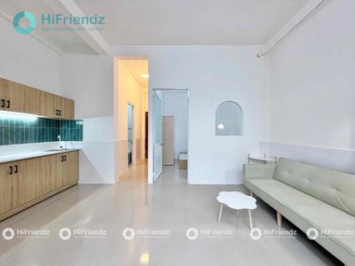 A kitchen-scol bedroom right on the throne.