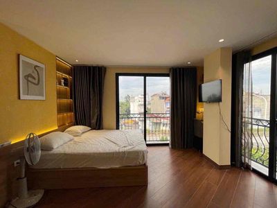 The new apartment is 100% Bancol, the elevator is located in Trần Quốc Thảo.