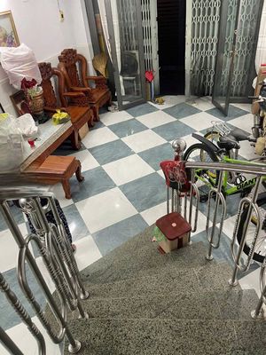 5 x 10 meters, Bà Hạt, 1878, District 10. Two rooftops, three bedrooms, four toilets.