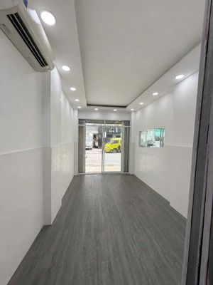 Two floors, Bạch Mã, 207 15, District 10. area: 3 x 13 meters, 2 bedrooms, 3 toilets