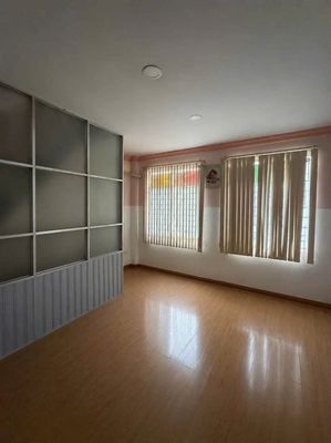 Two floors, Bạch Mã, 207 15, District 10. area: 3 x 13 meters, 2 bedrooms, 3 toilets