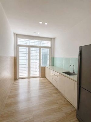 Two floors, Bạch Mã, 207 15, District 10. area: 3 x 13 meters, 2 bedrooms, 3 toilets