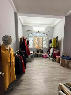 Rent one Lê Văn Duyệt Bình Thạnh floor