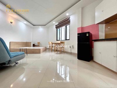 The Studio House, Balcon, Phan Xích Long. It's only 6 million.