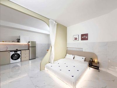 The sky window studio separates the kitchen full of furniture from the literary university