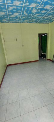 Rent the balcony room. Two clean bedrooms, oil and toilets.