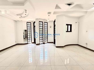 The hot villa is good after the brain ceiling - 10 meters above the five bedrooms.
