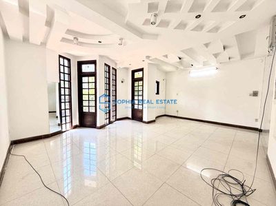 The hot villa is good after the brain ceiling - 10 meters above the five bedrooms.