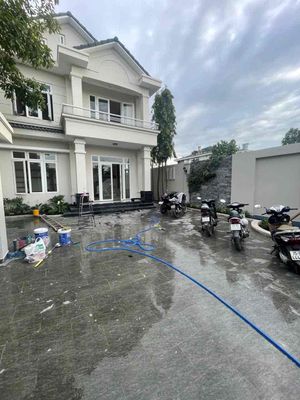 12 x 30 yards over 100 M2 parking cars 5 KAc Đỗ Xuân Hợp plb District 9