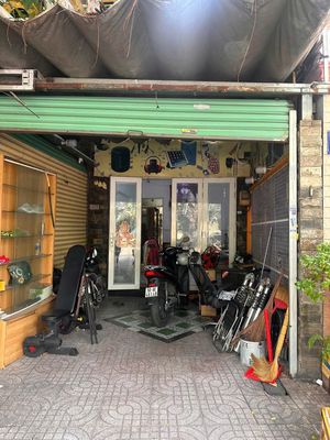 Rent the original house opposite D9 park area 4 x20 meters