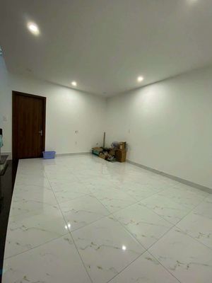 House 8*16, ground, 2 stories, 4 bedrooms, car yard wide near the gas stop