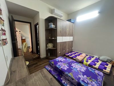 Renting Green River apartment 6'2"/2/2/2 sleeping rooms 2 toilets cost 10 million full interior 8