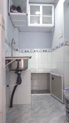 The apartment house is near the airport. The ground floor is only six million refrigerators.