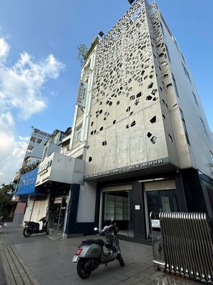 1680 Trần Nhân Tôn front corner building 10 areas 8.5 x 18 meters - 7 floors