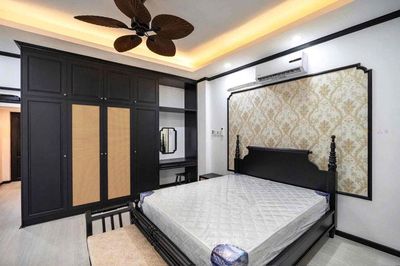The 1st Bedroom - Black White Tablet Bandol Full Window