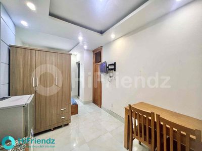 Rent a 3rd-degree-high-stall-shaped apartment - only take one car.