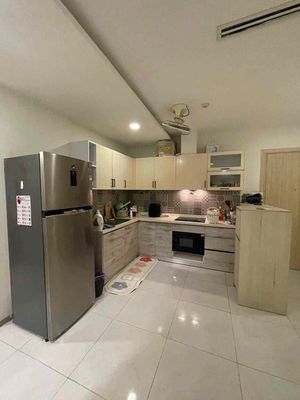 It's the owner who rents two bedrooms 85 meters in the first district. A million a month.