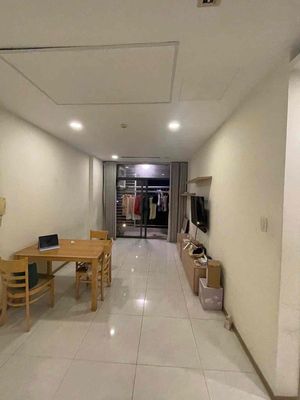 It's the owner who rents two bedrooms 85 meters in the first district. A million a month.