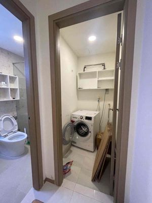 It's the owner who rents two bedrooms 85 meters in the first district. A million a month.