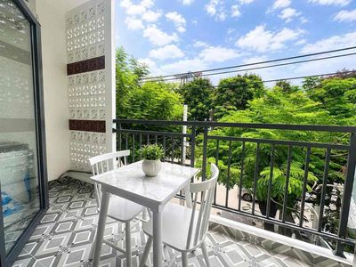 The modern apartment kitchen far from bed is in Sư Vạn Hạnh.