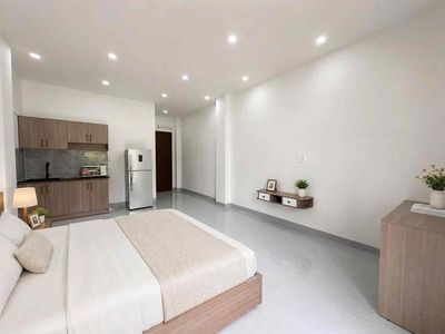 The modern apartment kitchen far from bed is in Sư Vạn Hạnh.