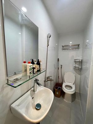 Room Lê Văn Sỹ.