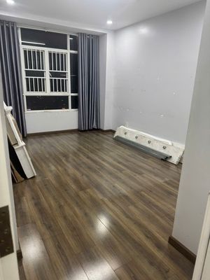 We need to rent a Vietcong-Tạ Quang Bửu apartment area 150 meters, three bedrooms, two toilets.