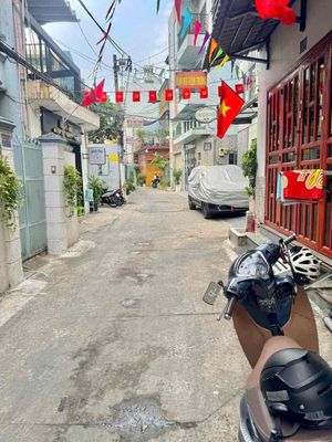 Nice house. 1 million. L. Nguyễn Huy Lượng, Bình Thạnh 037. Two bedrooms.