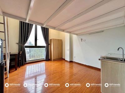 Rent the WMV, super wide window - full interior, near the stilt