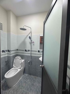 47th Street, Tam Bình 6 x12 divided by 2 car floor 3 bedroom 2 toilets
