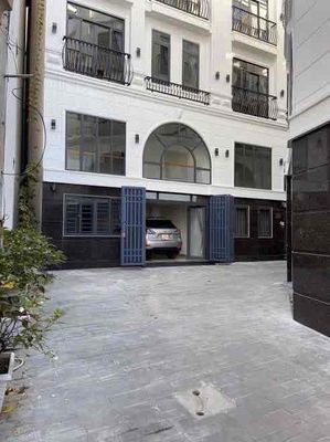 Rent the original four bedrooms at Lê Quang Định.