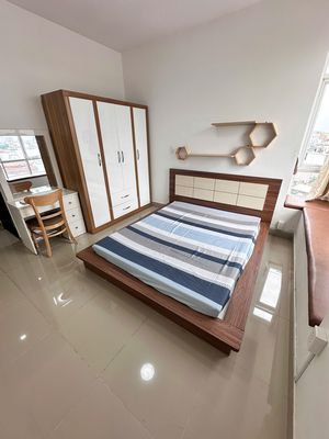 Rent Master's room in the South-Seave Eight.